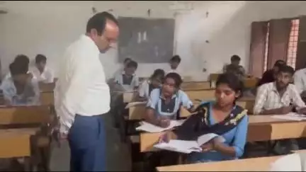 नारनौल: नारनौल में हरियाणा बोर्ड की 12वीं की परीक्षा में नकल करते हुए चार छात्र पकड़े गए