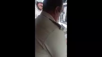 മാനന്തവാടി: എരുമതെരുവിൽ പോലീസ് ഉദ്യോഗസ്ഥനുമായി കയർക്കുന്ന നഗരസഭ കൗൺസിലറുടെ വീഡിയോ വൈറലാകുന്നു