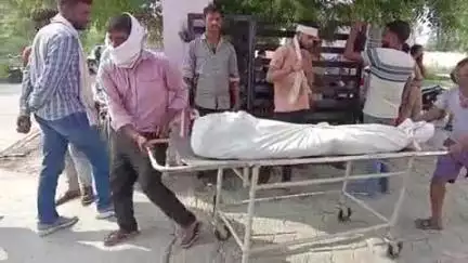 फतेहपुर: राधानगर के नेवलापुर के समीप तेज रफ्तार ट्रक ने साइकिल सवार को कुचला, हुई मौत, परिजनों का रहा बुरा हाल