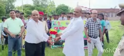 मेहदावल: जगदीशपुर में स्थित नवोदय विद्यालय में वन महोत्सव का कार्यक्रम हुआ