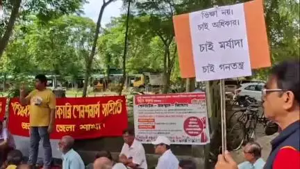 জলপাইগুড়ি: বকেয়া ডি এ সহ অন্যান্য দাবীতে সরকারি কর্মচারীদের যৌথ মঞ্চের ২ ঘন্টার জন্য পেন ডাউন কর্মসূচি জলপাইগুড়িতে