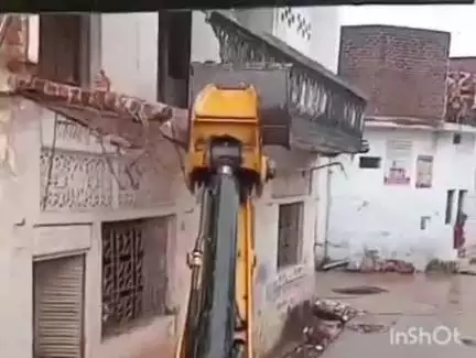 पलेरा: पलेरा नगर परिषद ने वार्ड 07 और 09 में जर्जर भवनों को ध्वस्त करने की कार्रवाई की