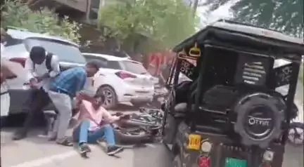 ग्वालियर गिर्द: ग्वालियर में प्रभारी मंत्री तुलसीराम सिलावट के काफिले की गाड़ियाँ आपस में टकराईं
