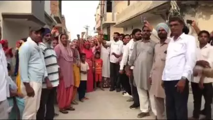 हनुमानगढ़: हनुमानगढ़ में स्मार्ट मीटर के विरोध में दशमेश नगर में नुक्कड़ सभा आयोजित कर किया गया प्रदर्शन
