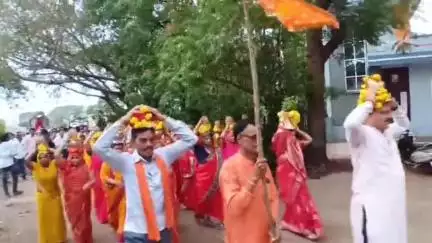 बड़वाह: बड़वाह नगर पालिका परिसर में कलश यात्रा के साथ पाँच दिवसीय गौ कथा शुरू