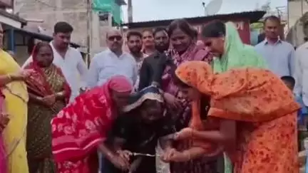 नगर: अचानक वस्ती मधील नागरिकांना दिला पाणी उपसा पंप,