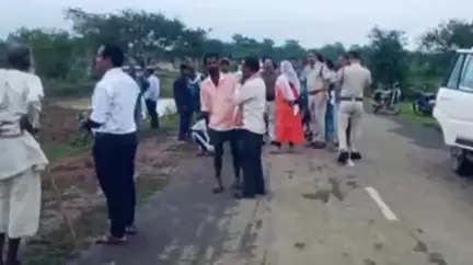 दो किसानों के बीच वर्षों पुरानी जमीन विवाद का हसौद तहसीलदार और थाना प्रभारी ने समझाइश देकर किया तत्काल निराकरण