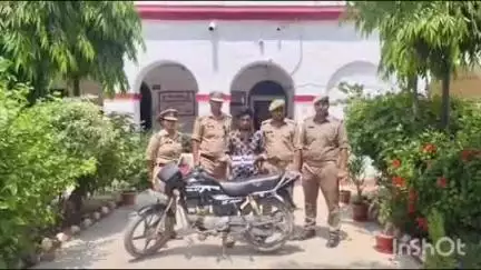 मीरगंज: स्कूल में हुई चोरी के मामले में मीरगंज पुलिस ने किया खुलासा, दो आरोपियों को गिरफ्तार कर भेजा जेल, गांव पैगानगरी का मामला
