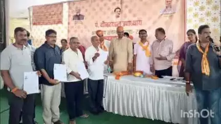 मावली: चीरवा में सांसद सीपी जोशी सहित भाजपा नेताओं ने पंडित दीनदयाल उपाध्याय शिविर में लोगों को योजनाओं की जानकारी दी