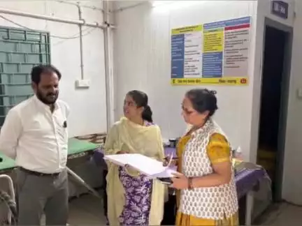 खिलचीपुर: राजगढ़ CMHO डॉ शोभा पटेल ने कुण्डीबे सब हेल्थ सेंटर का निरीक्षण किया, CHO के अनुपस्थित मिलने पर जताई नाराजगी