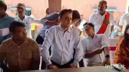 हरलाखी: मधुबनी डीएम ने फुलहर व हिसार पंचायत में मतदाता सूची पुनरीक्षण कार्यक्रम का जायजा लिया
