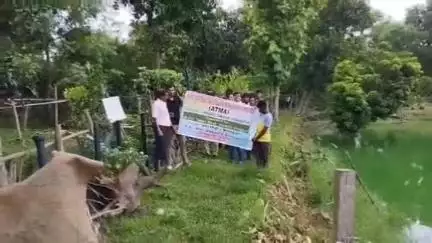 হিলি: তপন প্রাণী সম্পদ বিকাশ দফতরের উদ্যোগে হিলি নোয়াপাড়াতে ইন্টিগ্রেটেড ফার্ম হাউস ভিজিট করা হলো