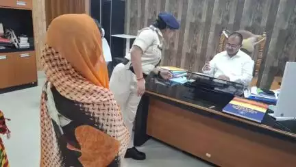 औरंगाबाद: समाहरणालय में जिलाधिकारी ने लगाया जनता दरबार, सुनीं  फरियादियों की समस्याएं