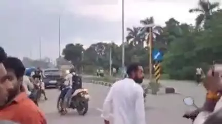 रुद्रपुर: रुद्रपुर सोनिया होटल के सामने दो कारों की आपस में टक्कर, दोनों कारें हुईं क्षतिग्रस्त