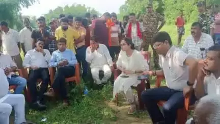 पाटन: पालहे के गदवत के पास मोहर्रम को लेकर शांति समिति की बैठक की गई, एसडीएम सुलोचना मिना ने अध्यक्षता की