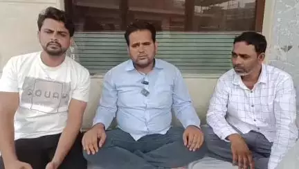 कैराना: कैराना नगरपालिका में अनिश्चितकालीन धरने पर बैठे कई सभासद, पालिकाध्यक्ष पर लगाए गंभीर आरोप