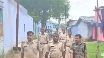 बाघमारा/कतरास: लोयाबाद में जोगता पुलिस ने मोहर्रम को लेकर निकाला फ्लैग मार्च