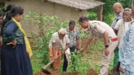 ରେଢାଖୋଲ: ପଡିଆବାହାଲ ବନାଞ୍ଚଳ ଅଧିକାରୀଙ୍କ କାର୍ଯ୍ୟାଳୟ ପକ୍ଷରୁ କୁଶାମୁରା, ରାନତାଲ ଓ ମାରଙ୍ଗବାହାଲ ଠାରେ 76 ତମ ବନ ମହୋତ୍ସବ ପାଳିତ