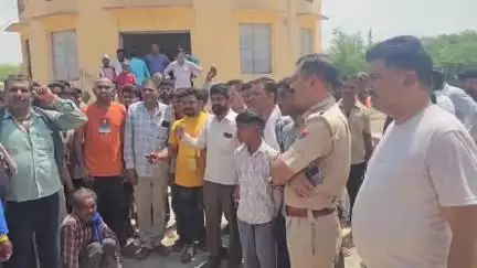 बीकानेर: पानी की किल्लत से परेशान नाल गांव के ग्रामीणों ने जलदाय विभाग के कार्यालय के बाहर किया विरोध-प्रदर्शन
#jansamasya