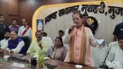 मुशहरी: उप मुख्यमंत्री विजय कुमार सिन्हा ने मुसहरी प्रखंड में 20 सूत्री भवन का किया उद्घाटन, जन संवाद में सीओ को लगाई फटकार