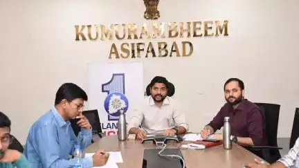అసిఫాబాద్: జిల్లాలో ప్రజా సంక్షేమ కార్యక్రమాలపైఅధికారులు ప్రత్యేక దృష్టి సారించాలి: కలెక్టర్ వెంకటేష్ దోత్రే