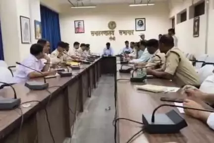 नामकुम: समाहरणालय में उपायुक्त की अध्यक्षता में श्रावण माह के सफल संचालन हेतु पहाड़ी मंदिर विकास समिति की हुई बैठक