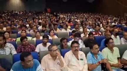 বর্ধমান ১: ২৬ এর ভোটের আগে পুকুর ভরাট,বেআইনি নির্মান করবেন না,২১জুলায়ের প্রস্তুতি সভার মঞ্চ থেকে বিষ্ফোরক বর্ধমান পুরসভার পুরপ্রধান