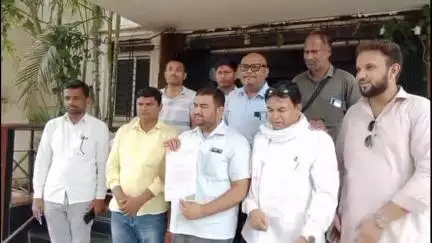 परभणी: जिल्हाधिकारी कार्यालयात संविधान हत्या दिनी राजमुद्रा न लावल्याबद्दल काँग्रेसने केला जाहीर निषेध