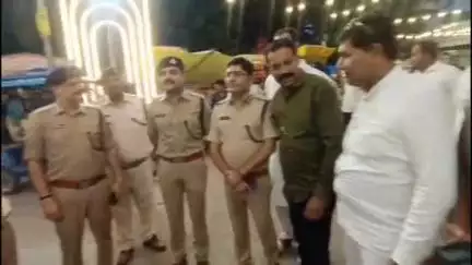 देवास: मोहर्रम पर्व को लेकर DIG और एसपी ने शहर भ्रमण कर सुरक्षा व क़ानून व्यवस्था का लिया जायज़ा