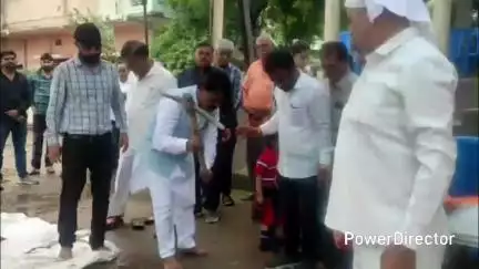 परसिया: परासिया में ₹1 करोड़ की लागत से कुओं का किया जाएगा जीर्णोद्धार, नगर पालिका अध्यक्ष ने वार्ड नंबर-15 में किया भूमिपूजन