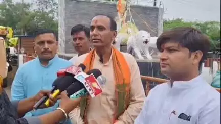 राजगढ़: राजगढ़ में मोहर्रम पर मंदिर के सामने झंडा लगाने का मामला, BJP जिला महामंत्री देवी सिंह ने पुलिस की कार्रवाई पर उठाए सवाल