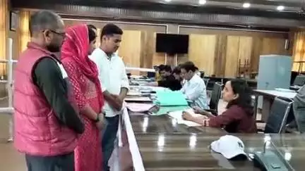 चम्पावत: जिला पंचायत शीट धूरा से अनिता भट्ट ने भरा नामांकन पत्र, क्षेत्र के लोगों से मिल रहा है अपार जनाधार