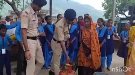 कौआकोल: कौवाकोल प्रखंड के आधा दर्जन गांवों में अग्निशमन विभाग द्वारा मॉक ड्रिल के माध्यम से चलाया गया जागरूकता अभियान