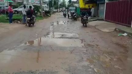 बरघाट: बरघाट नगर के वार्ड क्र.3 में सड़क खराब होने से लोग परेशान