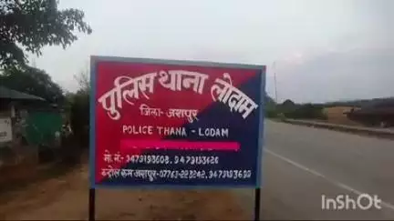 जशपुर: तेज रफ्तार बाइक सवार युवक ने पैदल चल रहे राहगीर को मारी जोरदार टक्कर, दोनों की हालत गंभीर