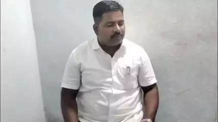 ದೇವದುರ್ಗ: ಅರವಿ ಗ್ರಾಮದಲ್ಲಿ ಅಂಬೇಡ್ಕರ್ ಮೂರ್ತಿಗೆ ಅವಮಾನಿಸಿದವರ ಗಡಿಪಾರು ಮಾಡಿ,ಪಟ್ಟಣದಲ್ಲಿ ಕೂಲಿ ಕಾರ್ಮಿಕ ಸಂಘದ ರಾಜ್ಯಾಧ್ಯಕ್ಷ ಯಲ್ಲಪ್ಪ ಒತ್ತಾಯ
