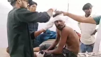 महोबा: श्रीनगर के पास बाइक टक्कर के बाद युवक से बेरहमी से मारपीट, घायल को जिला अस्पताल में भर्ती कराया गया