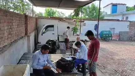देेेवरिया: देवरिया में डेयरी पर छापे के दौरान 60 किलो पनीर नष्ट किया गया, नमूने जांच के लिए भेजे गए