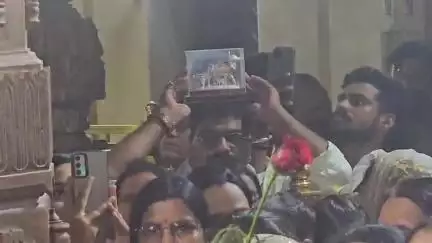 भदेसर: मंडफिया स्थित सांवलिया सेठ के मंदिर में भक्त ने मन्नत पूरी होने पर चांदी की गाय और बाल्टी भेंट की, भक्त का हुआ सम्मान