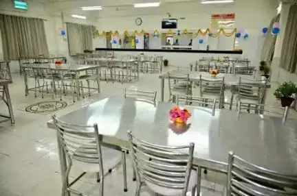 🥗 स्वस्थ कर्मी, सशक्त बरेका! 🛠️
आज बरेका महाप्रबंधक श्री नरेश पाल सिंह ने अत्याधुनिक कर्मशाला कैंटीन का किया निरीक्षण।
🍛उन्होंने भोजन की स्वच्छता,पौष्टिकता और स्वाद की गुणवत्ता बनाए रखने हेतु दिए महत्वपूर्ण दिशा-निर्देश,बरेका कर्मियों को