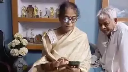 খড়গপুর ১: এবার মুখ্যমন্ত্রীকে খোলা চিঠি খড়্গপুরে তৃণমূল নেত্রীর হাতে আক্রান্ত প্রবীণ বাম নেতা অনিল দাসের স্ত্রী সুস্মিতা দাসের