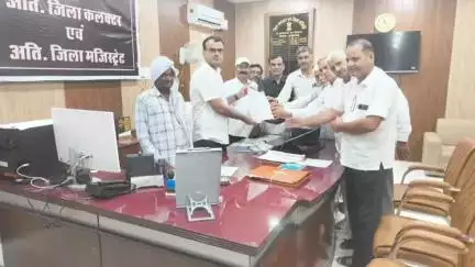 अनूपगढ़: भाजपा नेता को धमकी देकर फिरौती मांगने पर बार संघ ने एडीएम कार्यालय में एडीएम को सौंपा ज्ञापन