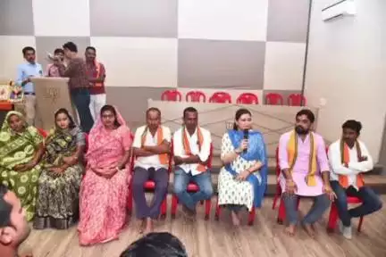 सहसपुर लोहारा: 06 जुलाई को सीएम साय निःशुल्क बसों और विकास कार्यों का करेंगे शुभारंभ, विधायक भावना बोहरा ने रणवीरपुर में की बैठक