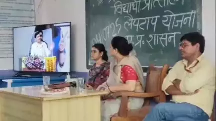 गुनौर: सी.एम. राइज विद्यालय गुनौर में लैपटॉप राशि वितरण कार्यक्रम सम्पन्न हुआ
