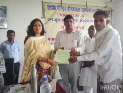 बाड़ी: संभागीय आयुक्त डॉ. टीना सोनी ने अंत्योदय शिविर का निरीक्षण किया, लाभार्थियों को योजनाओं का अधिकतम लाभ दिलाने के दिए निर्देश