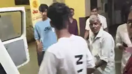 निवाई: NH-52 पर डंपर ने बाइक को मारी टक्कर, बाइक चालक और साथी हुए घायल, उपचार के बाद जयपुर किया गया रेफर