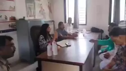 पवई: मुस्लिम पर्व मोहर्रम को लेकर थाना परिसर पवई में शांति समिति की बैठक संपन्न