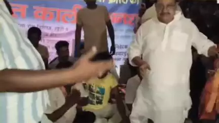सिमरी बख्तियारपुर: अनुमंडलीय अस्पताल में सुविधाओं की मांग को लेकर 26 जून से आमरण अनशन पर थे पूर्व विधायक, जूस पिलाकर समाप्त करवाया