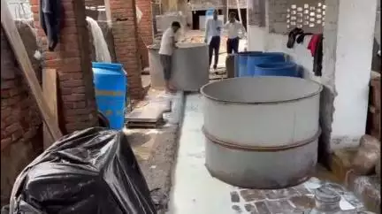 धनौरा: गजरौला में नकली दूध-पनीर का कारखाना पकड़ा, खाद्य विभाग और पुलिस ने छापेमारी में 6 कुंतल दूध और 60 किलो पनीर किया जब्त