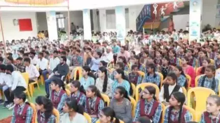 पन्ना: सांदीपनि विद्यालय पन्ना में मेधावी छात्रों को लैपटॉप राशि हस्तांतरित, ज़िला स्तरीय कार्यक्रम आयोजित